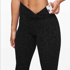 Lululemon Align HR Pant 28” Black Leopard - Size 6